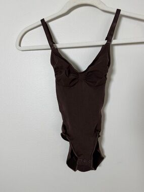 SKIMS Fits Everybody Bodysuit Brown XXS Full Coverage NWOT